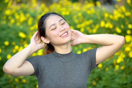 一个轻松多样的女性