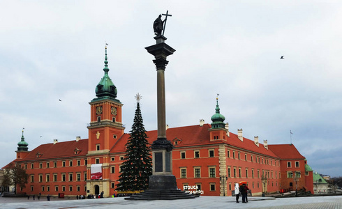 在华沙的西吉斯蒙三栏位于华沙的城堡广场上。 波兰。