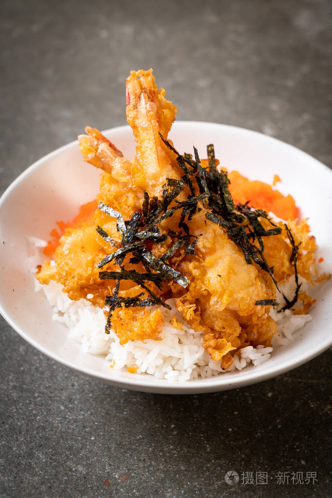 虾仁天妇罗饭碗配虾蛋和海草日本菜式
