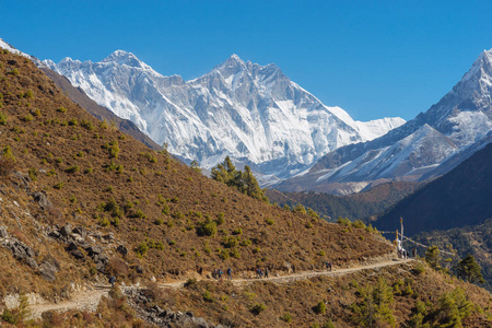 珠穆朗玛峰和阿马达布拉姆峰。 尼泊尔珠穆朗玛峰大本营徒步旅行