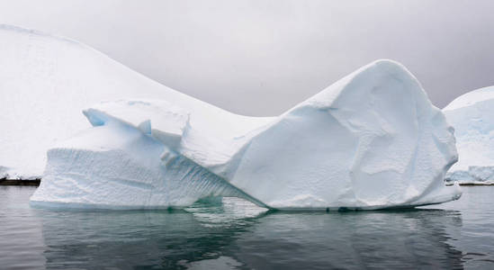 南极海的冰山图片