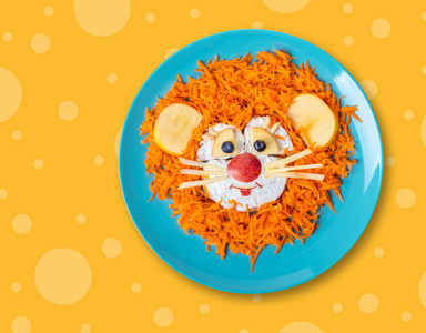儿童艺术食品胡萝卜和苹果狮子