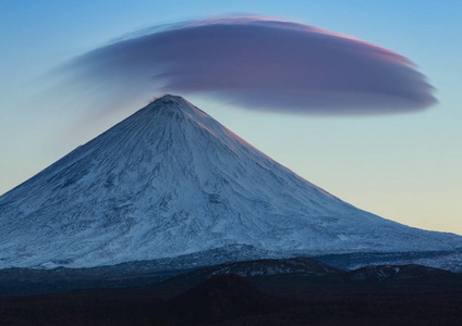 坎卡特卡半岛。 俄罗斯。克莱切夫斯卡亚索普卡火山。 4800米是欧亚大陆最高的活火山。