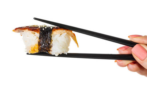 在白色背景下，油条与鳗鱼一起保存寿司