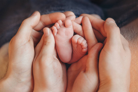 s feet.Mother holding newborn baby legs,legs massage