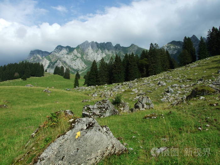 瑞士圣加伦州圣提萨普地区的高山景观