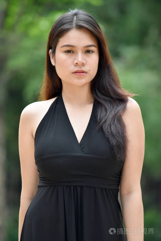 不情绪化的菲律宾成年女性