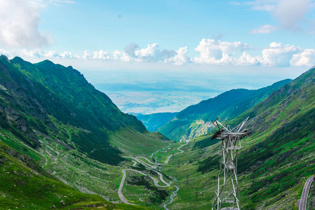 迷人的自然山景，绿油油的天空