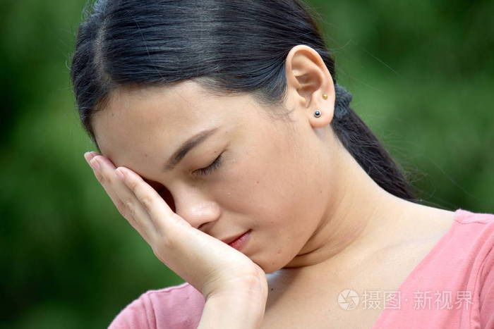 疲惫的相当少数的成年女性