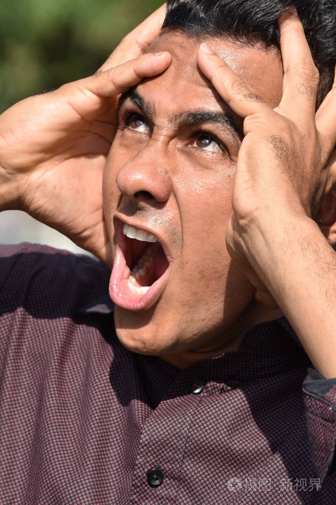 一个焦虑的男性