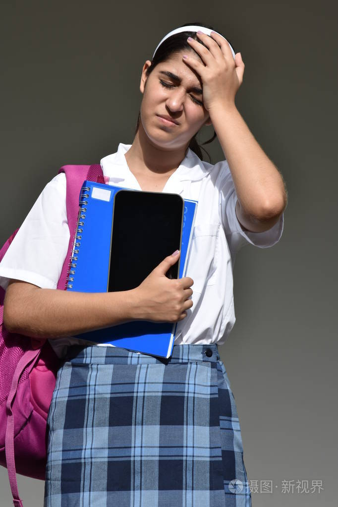 女学生和焦虑穿着制服