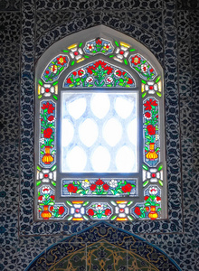 巴统大教堂华丽彩色玻璃窗