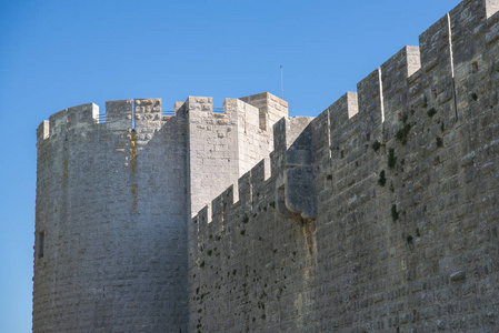 aigues mortes在法国南部的城墙上