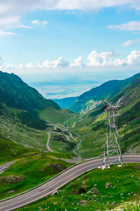 迷人的自然山景，绿油油的天空