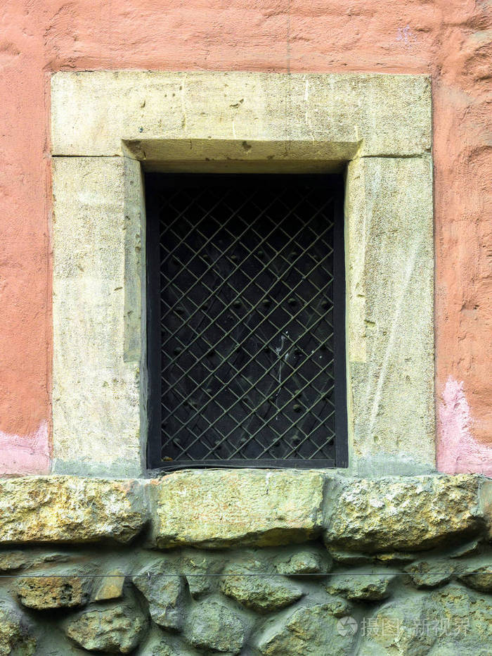 旧房子里门的质地