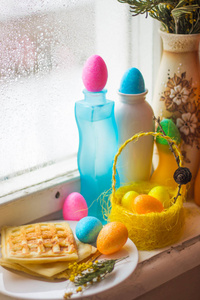 复活节鸡蛋，华夫饼和花瓶