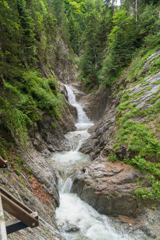 瑞士阿尔卑斯山杜杜兰三峡瀑布