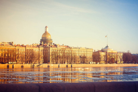 圣彼得堡市中心的日落