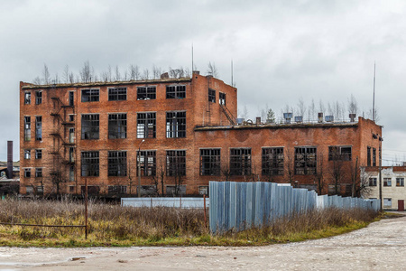 废弃的工厂关闭图片