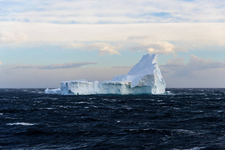 南极海的冰山