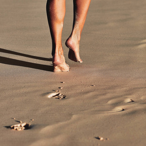 沙滩上的脚印暑假