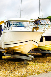 有靠岸护舷的船舷船舶靠岸船靠岸老风化和褪色的木地板经典木船靠岸