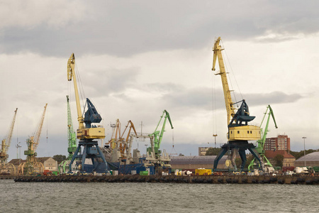 克莱佩达海港立陶宛重港吉卜起重机。