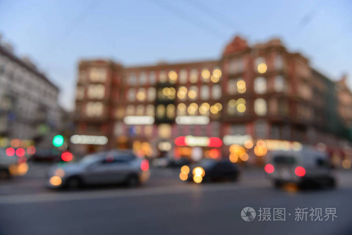 城市街道交通视野模糊,背景夜色替罪羊
