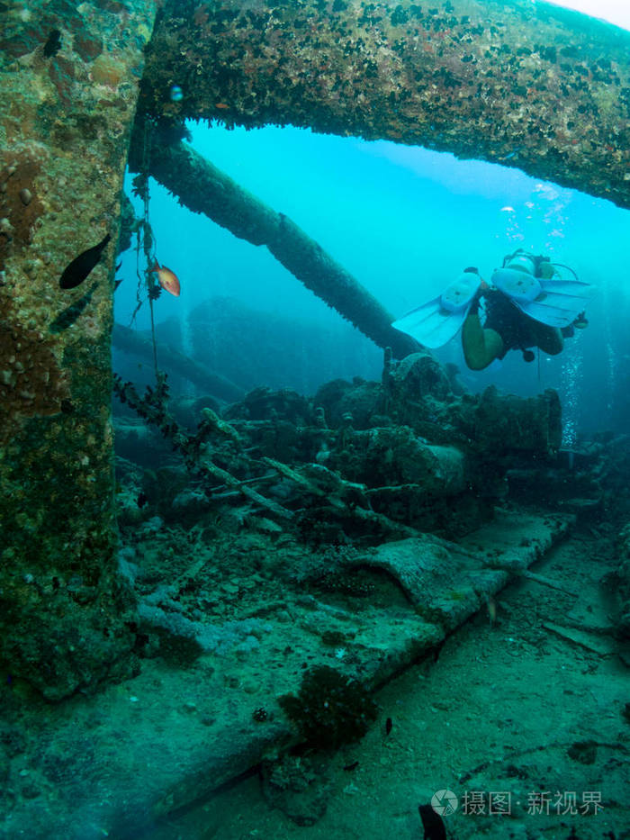 沉船在海底