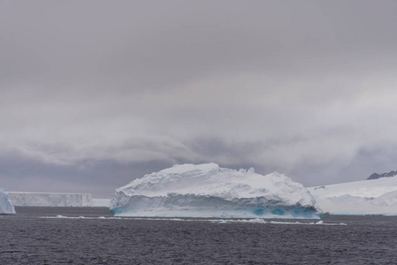 南极海的冰山