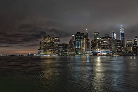 纽约曼哈顿桥夜景，布鲁克林达姆博