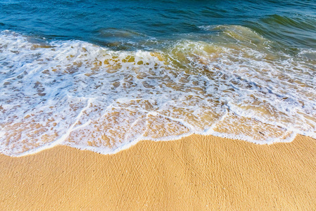 天堂热的热带气候沙滩海水平静的波浪