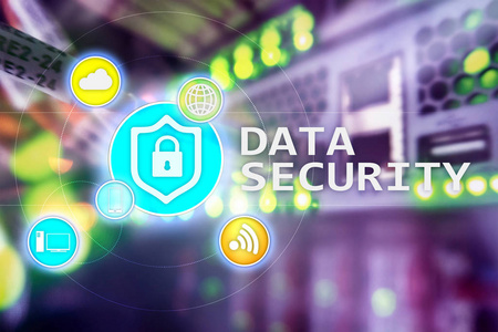 数据安全，网络犯罪预防，数字信息保护..锁定图标和服务器机房背景