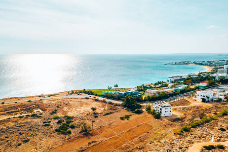 美丽的塞浦路斯康诺斯湾在格利科角自然公园岩石拱门附近的阿亚纳帕和长廊莫洛斯利马索尔塞浦路斯和空中照片