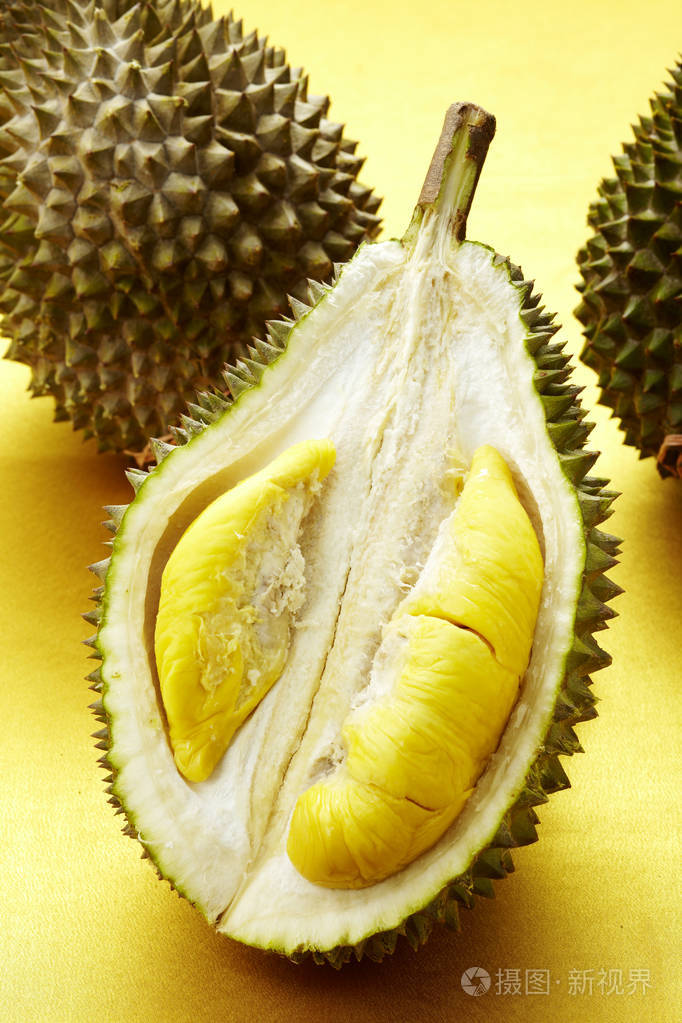 接近成熟的去皮榴莲果实