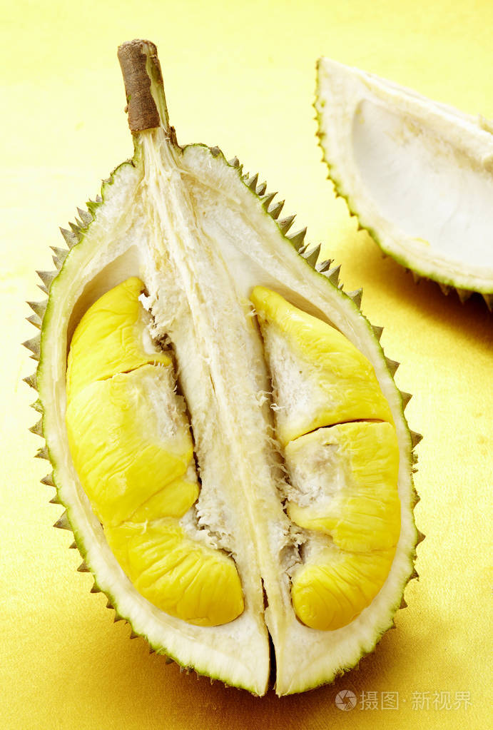 接近成熟的去皮榴莲果实