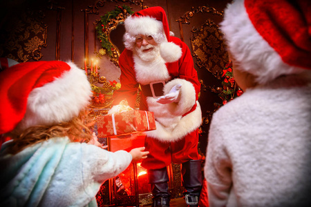 圣诞老人名字是什么_圣诞老人的名字_圣诞老人名字santa