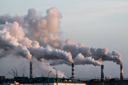 重烟工业烟囱造成空气污染问题照片