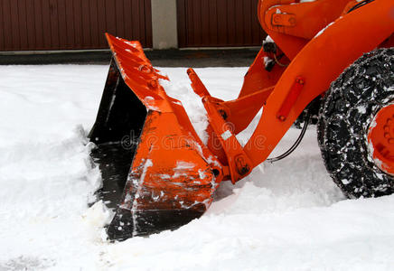 扫雪机在工作以清除道路上的积雪