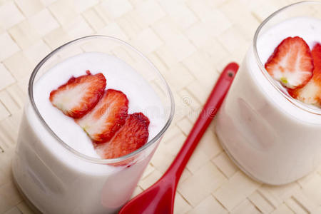 浆果酸奶