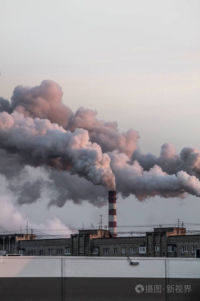 重烟工业烟囱造成空气污染问题