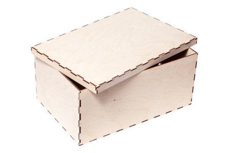 特写天然木材纹理打开盒与盖子未油漆隔离在白色背景。 概念箱集装箱储存木材包装交付空间铭文
