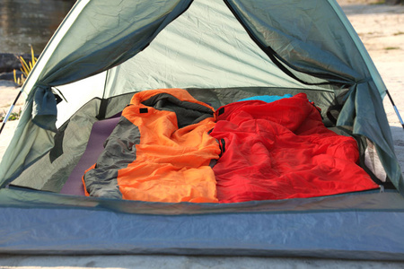 野外露营帐篷和睡袋