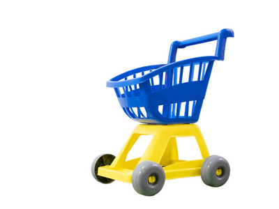 塑料小购物车为婴儿与父母购物。 黄色和蓝色。 白色背景下的孤立切口