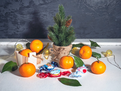橘子和圣诞树的圣诞图片