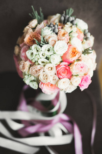 不同的花，玫瑰的美丽婚礼花束