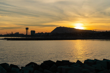 码头天际线日落巴塞罗那