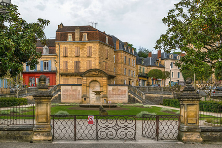 法国卡纳达Sarlat la Caneda军事纪念碑广场