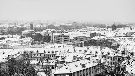 布拉格是捷克共和国的首都和最大城市，是欧盟第14大城市，也是波希米亚的历史首都。 位于该国西北部的Vltava河上，这座城市拥有