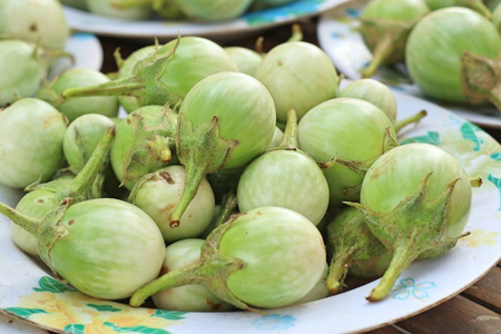 街头食物上的茄子